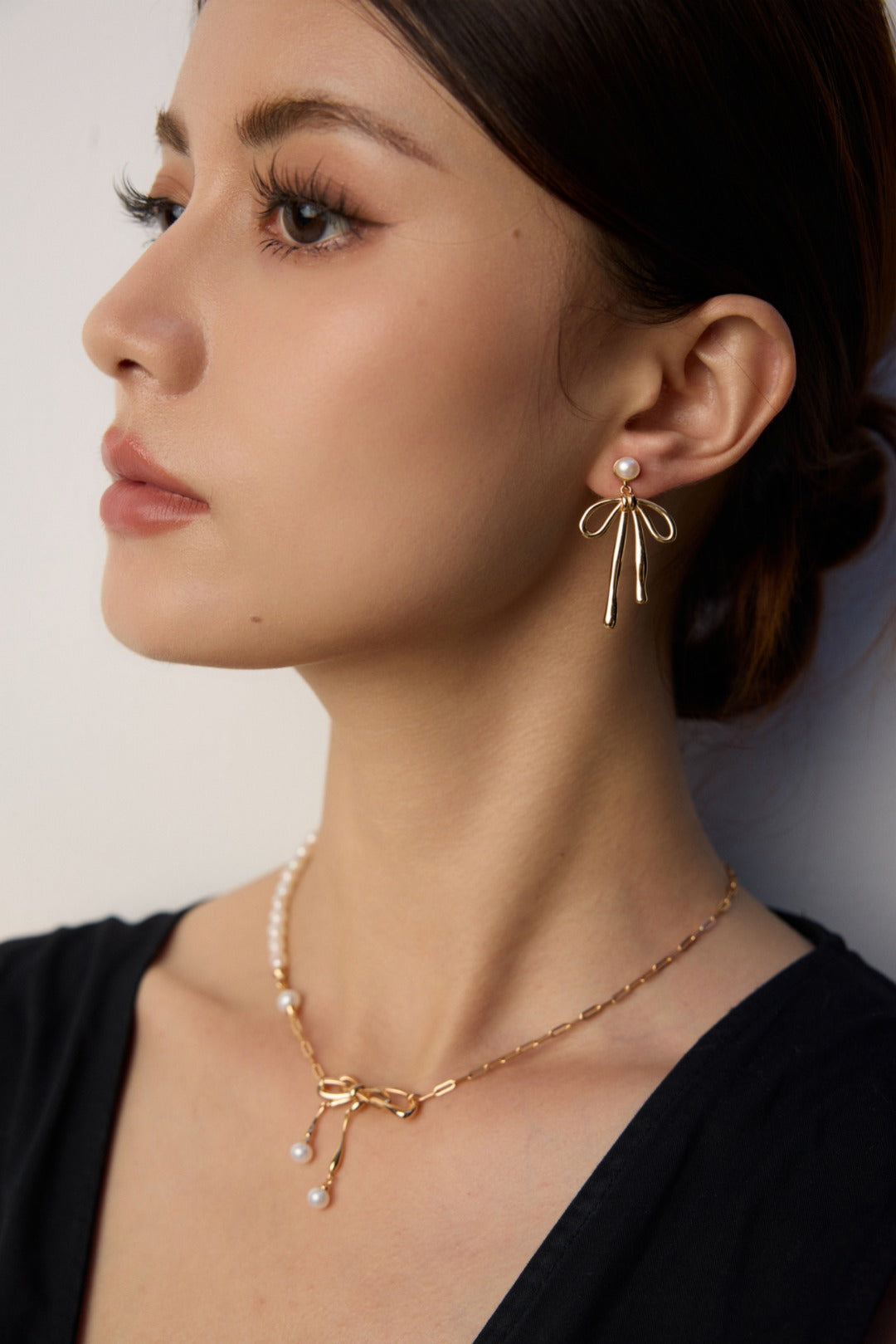 Vintage Gold Bow Pearl Earrings in 925 Sterling Silver - Timeless Retro Elegance