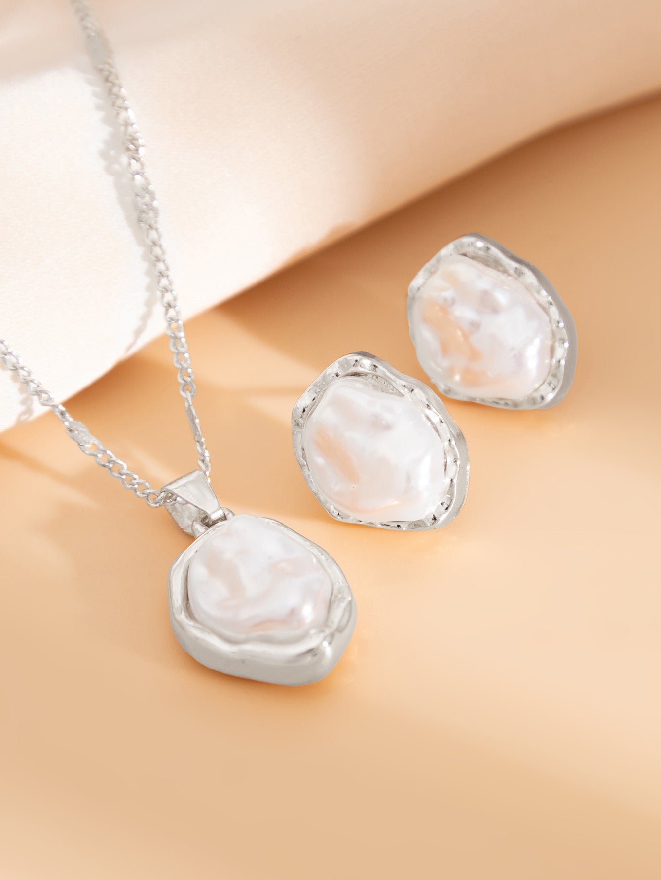 Trendy Pearl-like Jewelry Set - Matching Necklace and Stud Earrings | Women's Fashion Accessories