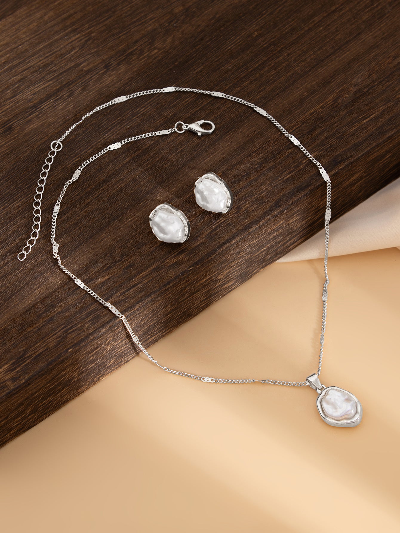 Trendy Pearl-like Jewelry Set - Matching Necklace and Stud Earrings | Women's Fashion Accessories