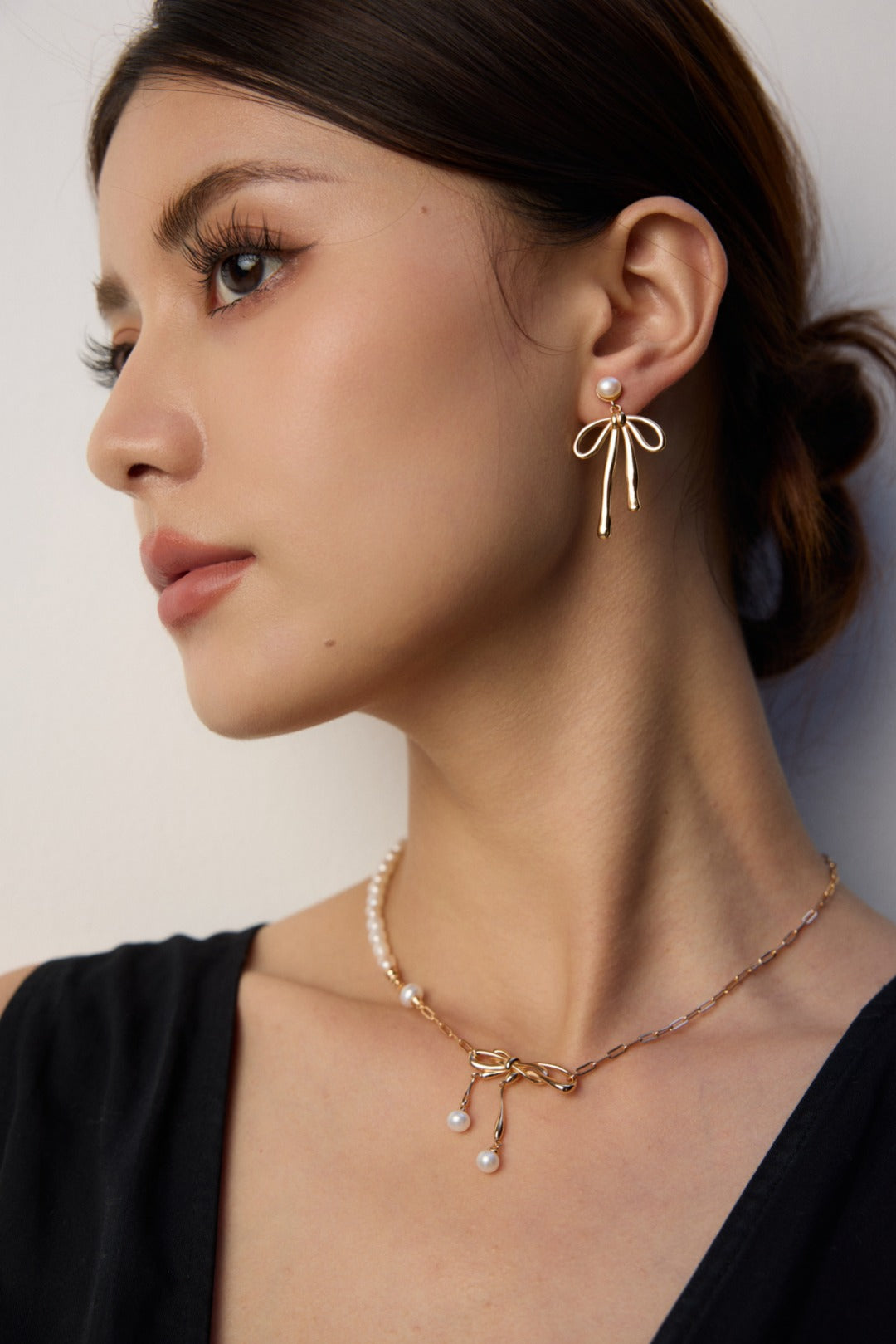 Vintage Gold Bow Pearl Earrings in 925 Sterling Silver - Timeless Retro Elegance