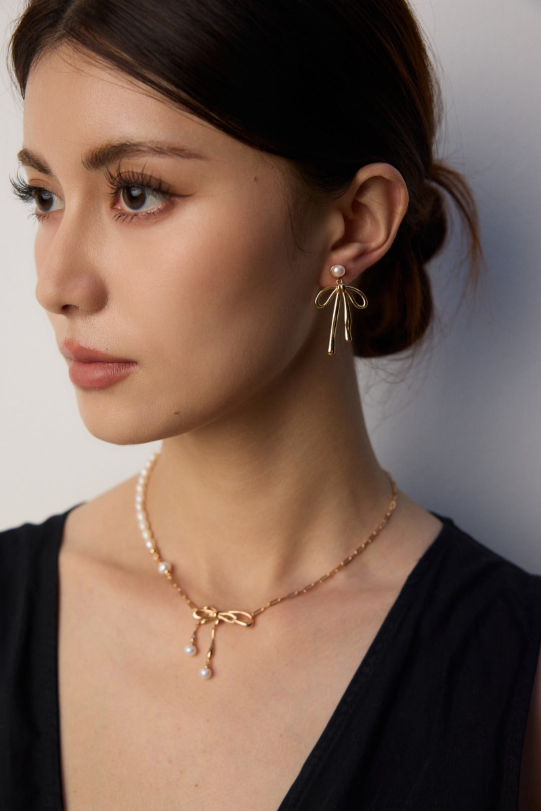Vintage Gold Bow Pearl Earrings in 925 Sterling Silver - Timeless Retro Elegance