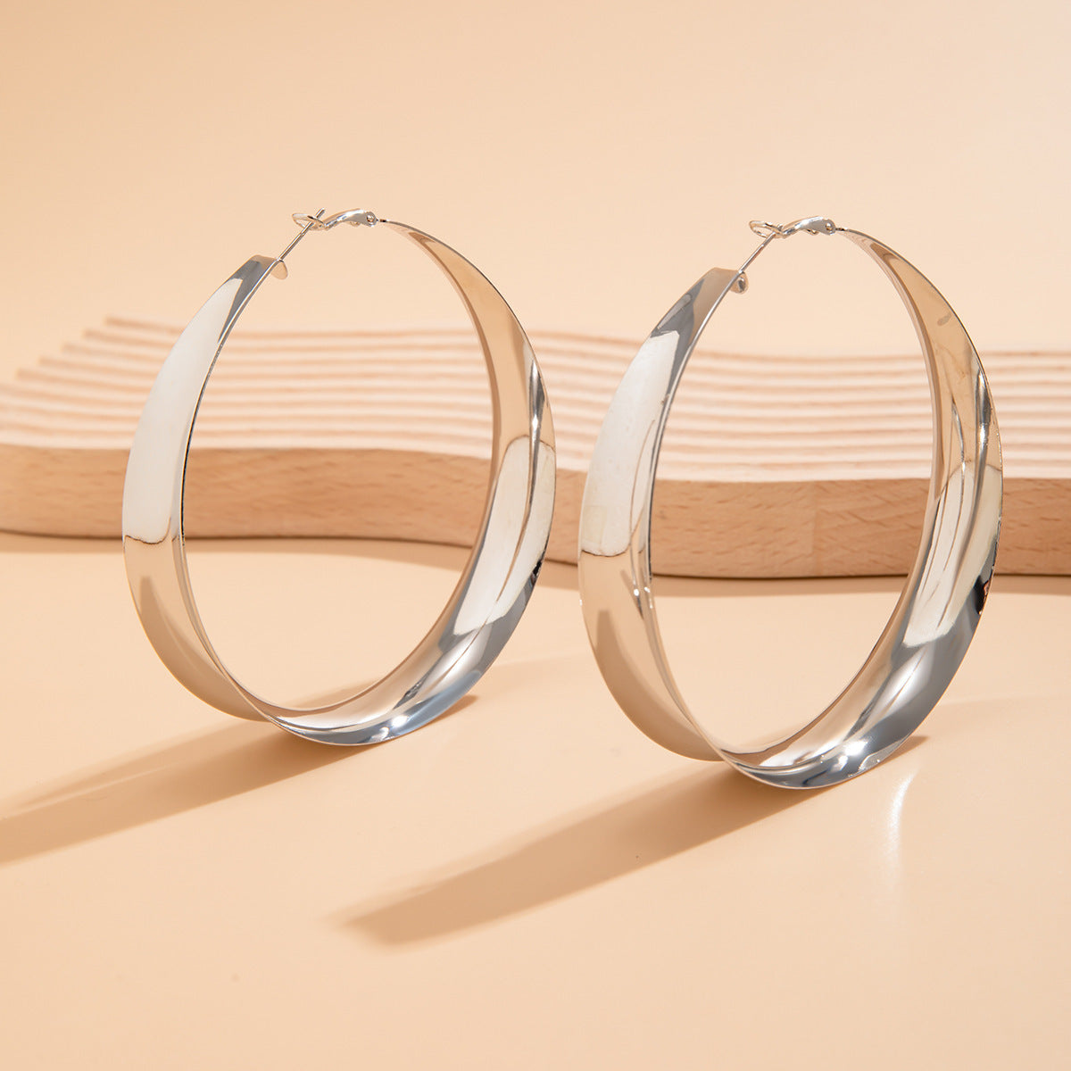 Exaggerated Metal Large Hoop Earrings for Women Fashion Show Round Hollow Shiny Alloy Earrings