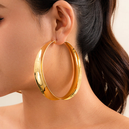 Exaggerated Metal Large Hoop Earrings for Women Fashion Show Round Hollow Shiny Alloy Earrings