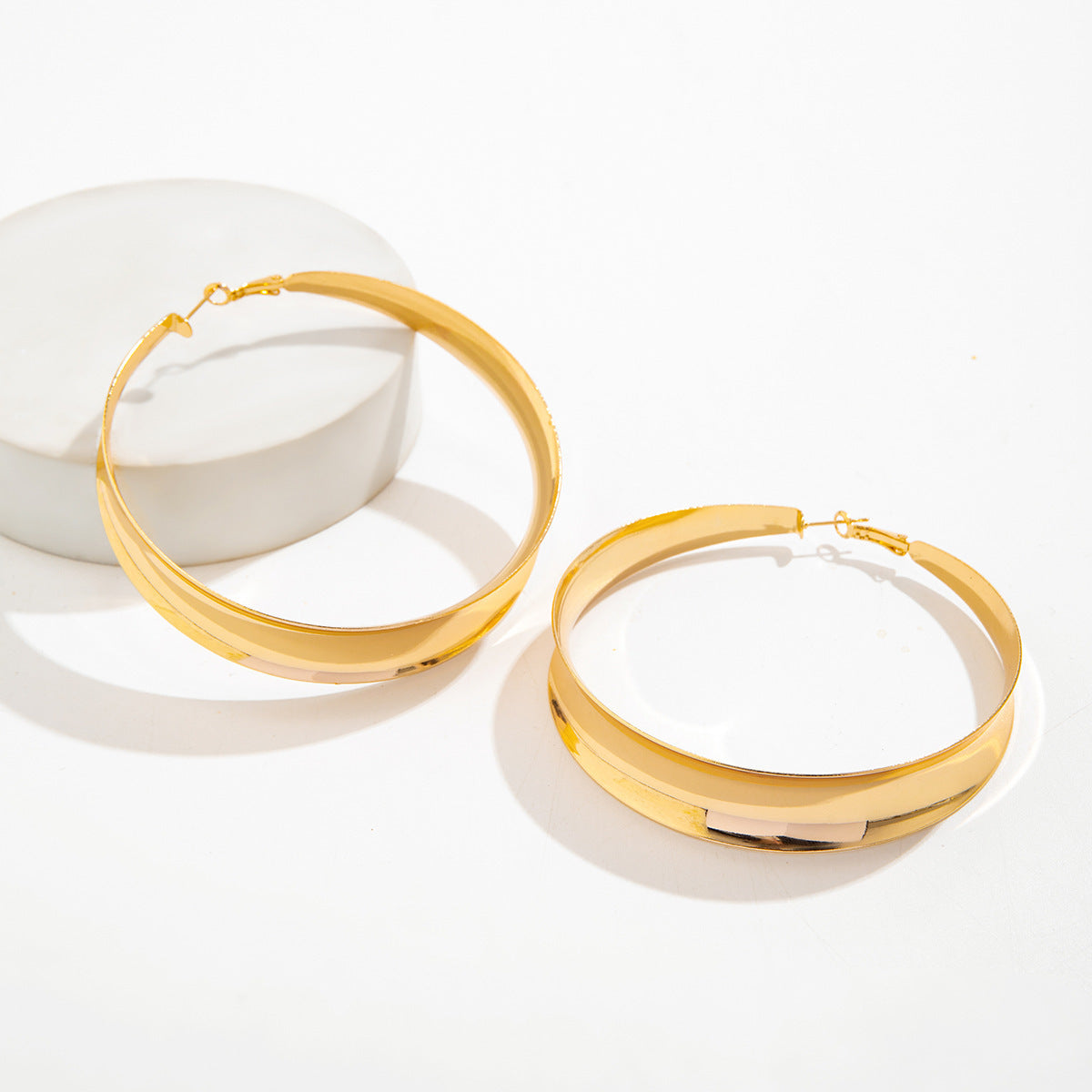 Exaggerated Metal Large Hoop Earrings for Women Fashion Show Round Hollow Shiny Alloy Earrings