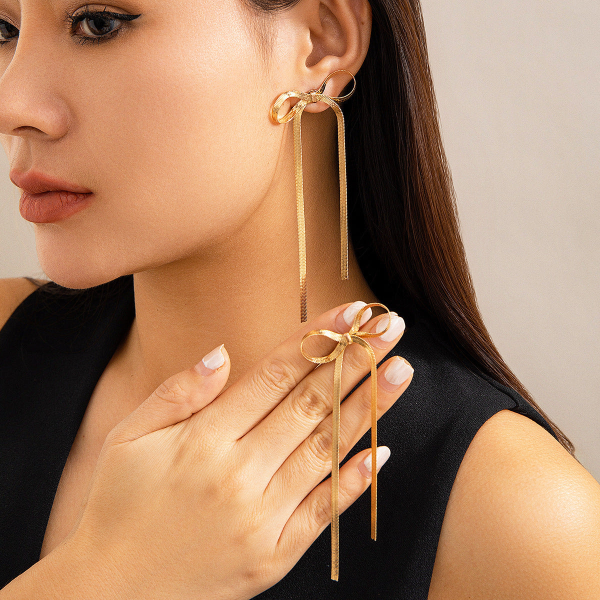 Empress Fashion Necklace for Women Versatile Snake Bone Chain Bowknot Clavicle Chain Necklace