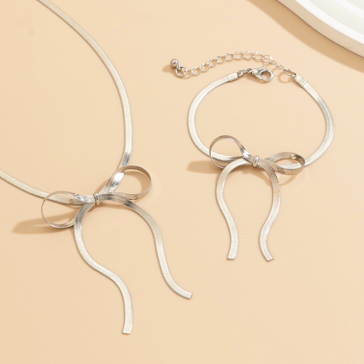 Empress Fashion Necklace for Women Versatile Snake Bone Chain Bowknot Clavicle Chain Necklace