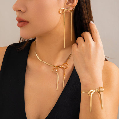 Empress Fashion Necklace for Women Versatile Snake Bone Chain Bowknot Clavicle Chain Necklace