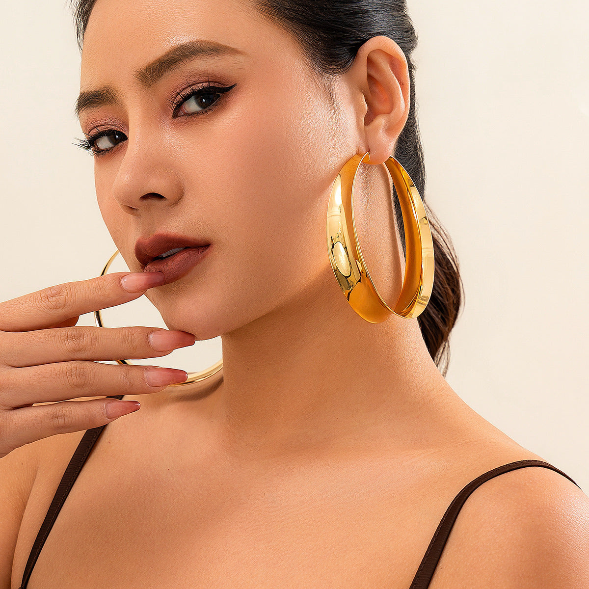 Exaggerated Metal Large Hoop Earrings for Women Fashion Show Round Hollow Shiny Alloy Earrings