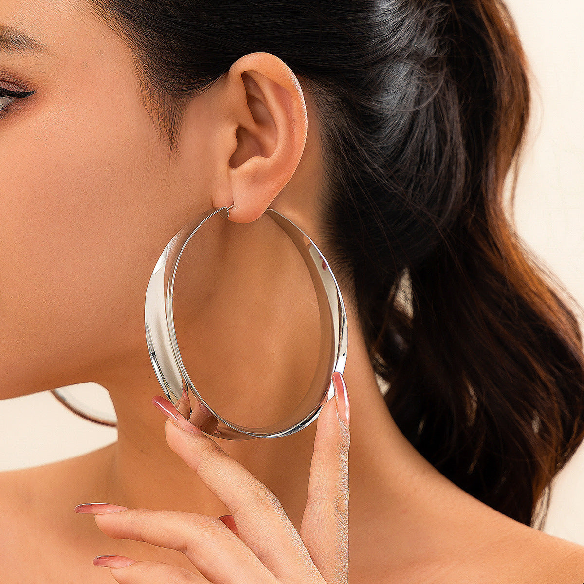 Exaggerated Metal Large Hoop Earrings for Women Fashion Show Round Hollow Shiny Alloy Earrings