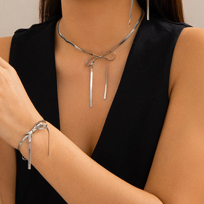Empress Fashion Necklace for Women Versatile Snake Bone Chain Bowknot Clavicle Chain Necklace